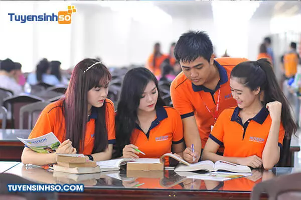 Sinh viên Trường Đại học Công nghệ Thành phố Hồ Chí Minh