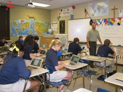 Đi du học Mỹ cấp 3, bạn sẽ được trải nghiệm lớp học với công nghệ hiện đại - EduPath