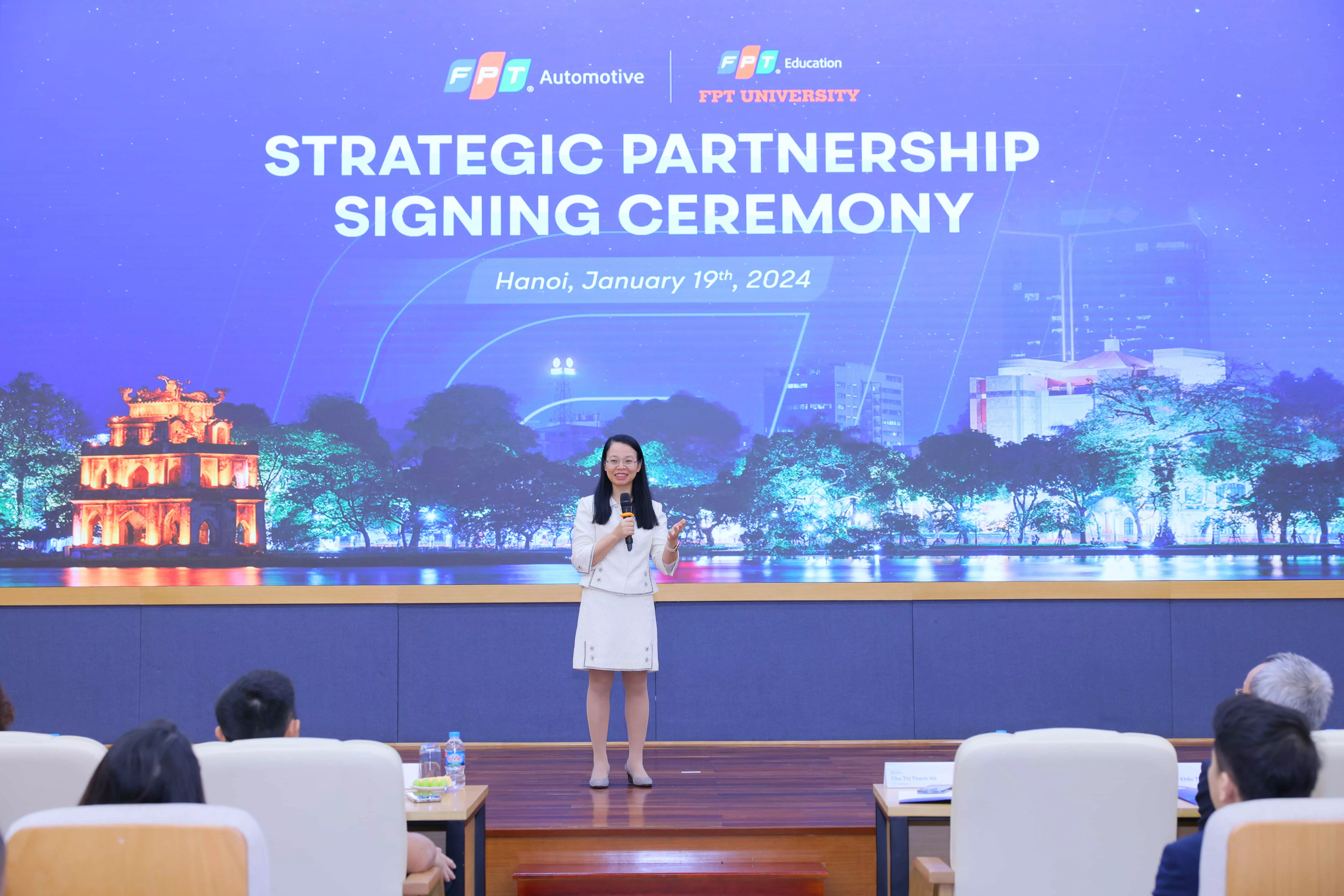 Bà Chu Thị Thanh Hà - Chủ tịch FPT Software chia sẻ tại buổi ký kết